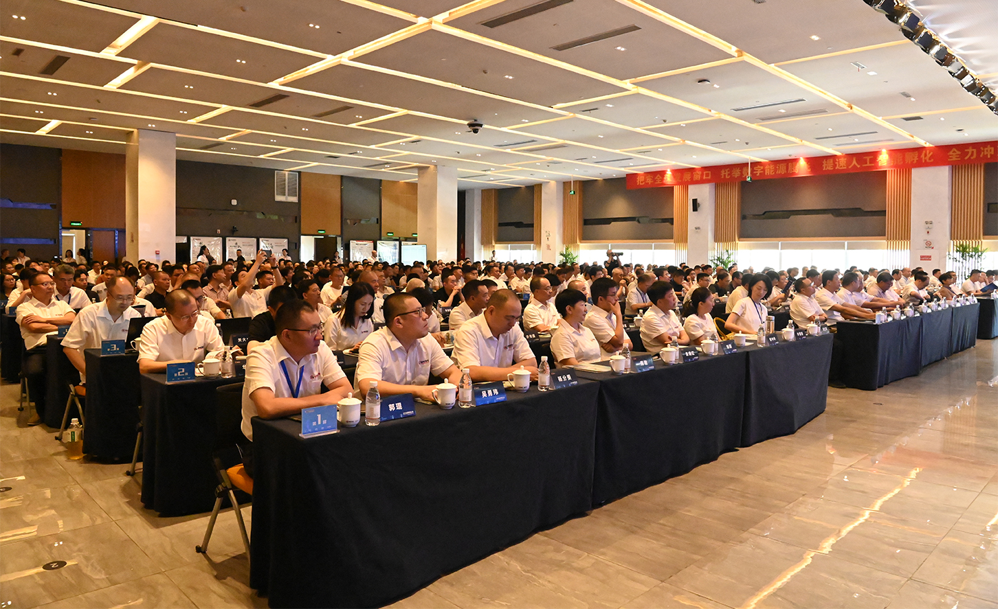 踔厉奋发四曲线，乘风破浪十五五——乐发Vll股份2025年度战略研讨会综述